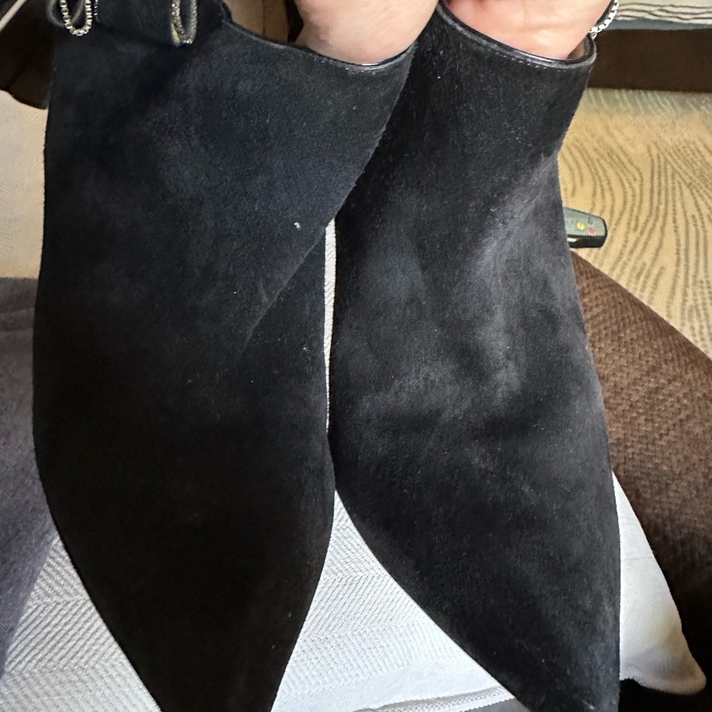 Christian Louboutin EU 41 Mrs Baba 100
Suede Booties - Picture 6 of 10